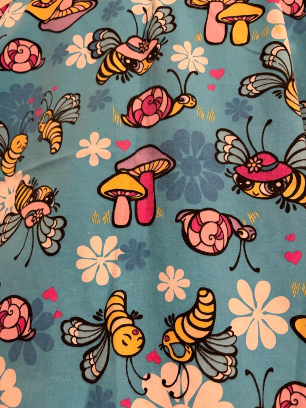 Scrub Wear Bees, Snails & Floral Print Nursing Medical Scrub Top Women’s Medium - Picture 5 of 7
